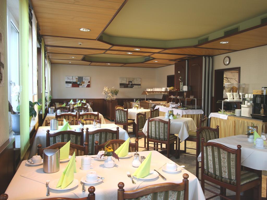 Hotel-Restaurant Und Gaestehaus Loewen Suessen Exterior photo