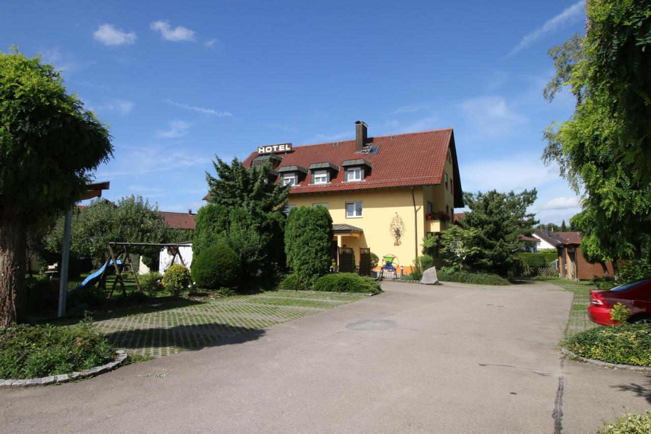 Hotel-Restaurant Und Gaestehaus Loewen Suessen Exterior photo