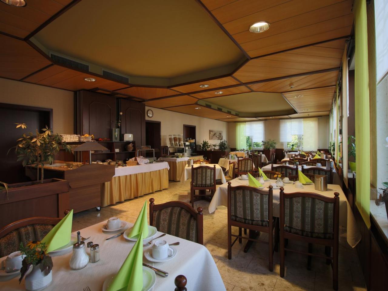 Hotel-Restaurant Und Gaestehaus Loewen Suessen Exterior photo